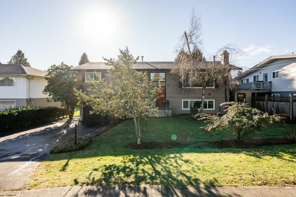 15666 Russell Avenue, White Rock