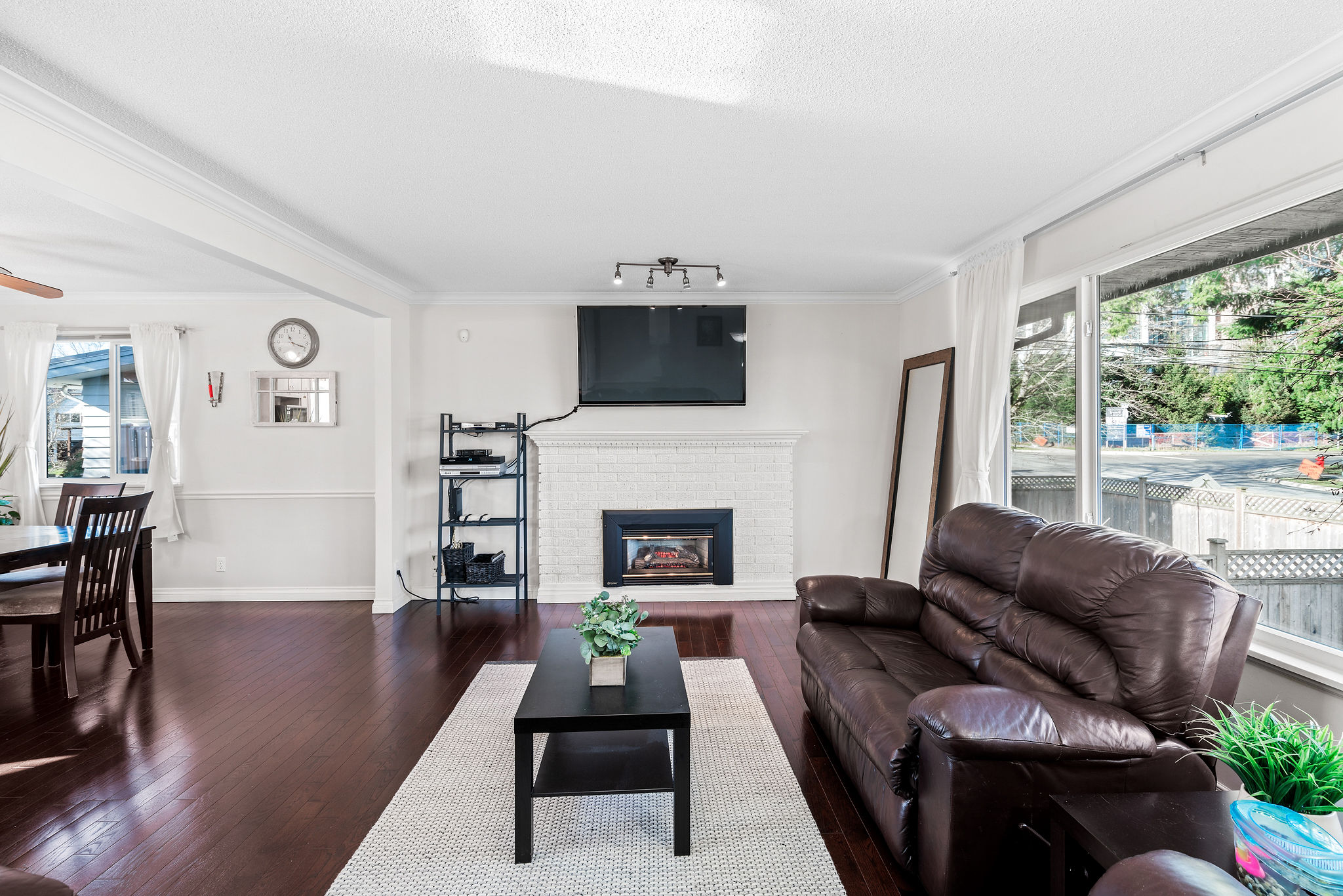 15666 Russell Avenue, White Rock