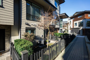 39-15688 28th Avenue, South Surrey