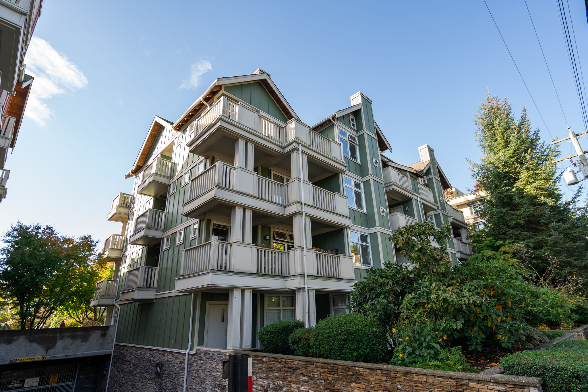 202-15350 16a Avenue, South Surrey