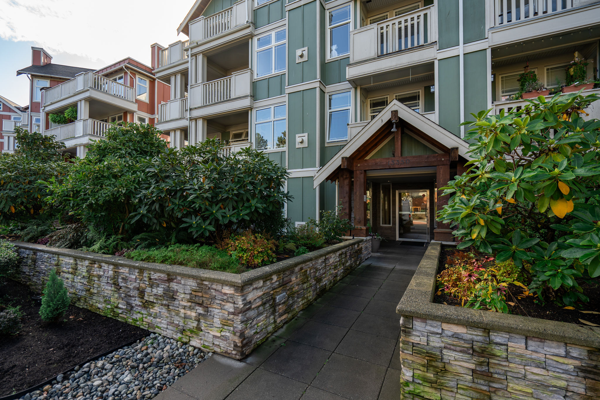 202-15350 16a Avenue, South Surrey